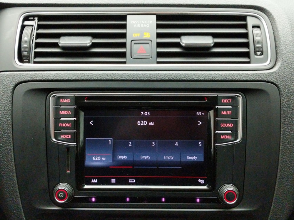 2016 Volkswagen Jetta - Stereo Package