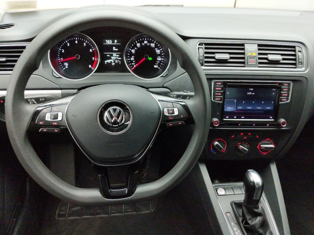 2016 Volkswagen Jetta - Driver Dash