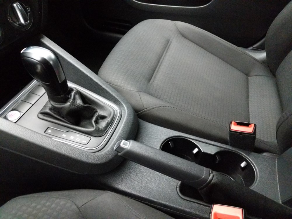 2015 Volkswagen Jetta - Center Console/Cup Holders