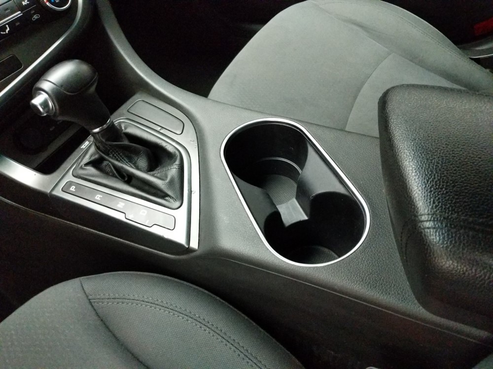 2015 Kia Optima - Center Console/Cup Holders