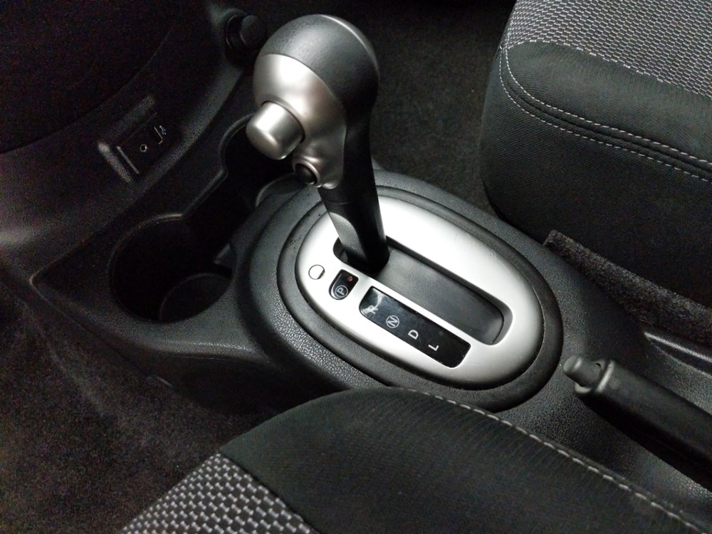 2017 Nissan Versa - Center Console/Cup Holders