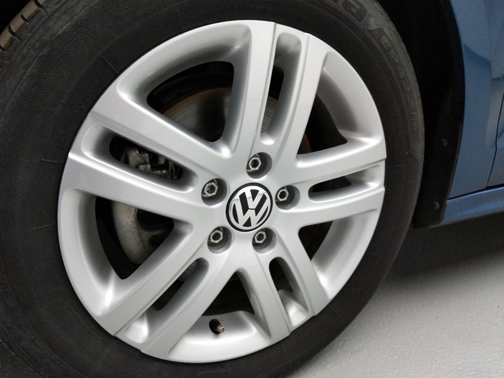 2017 Volkswagen Jetta - Wheel