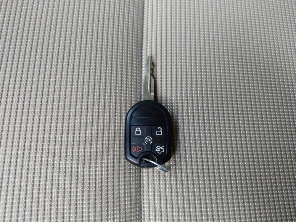2018 Ford Taurus - Keys