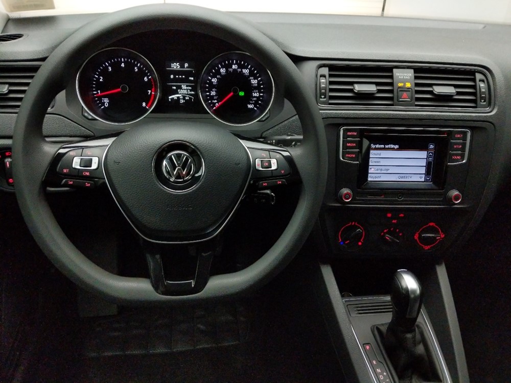 2016 Volkswagen Jetta - Driver Dash