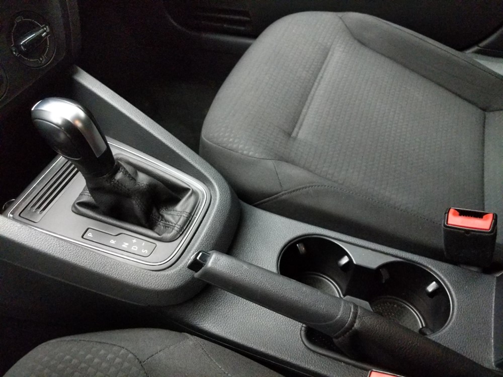 2016 Volkswagen Jetta - Center Console/Cup Holders