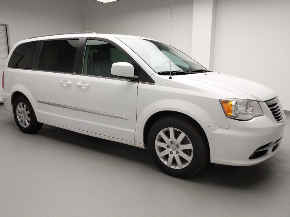 2014 Chrysler Town and Country - Passenger Front Side