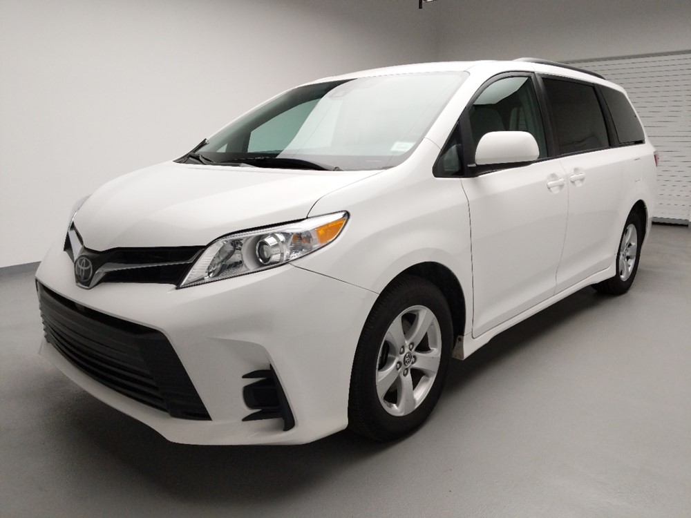 Used 2018 Toyota Sienna Driver Front Bumper