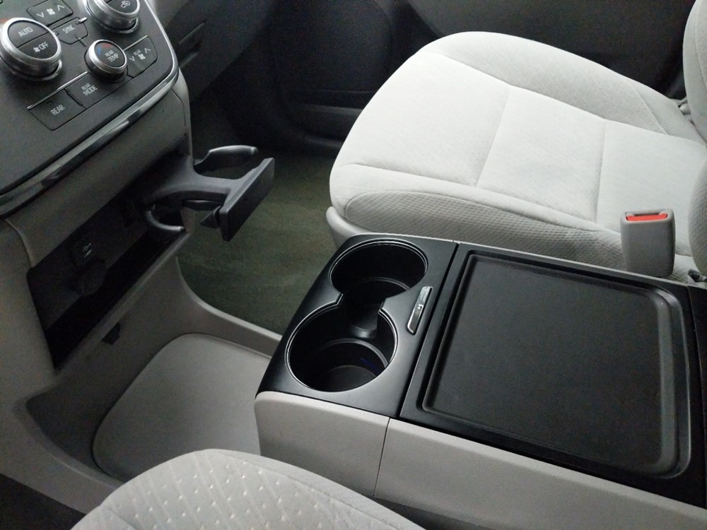 2018 Toyota Sienna - Center Console/Cup Holders