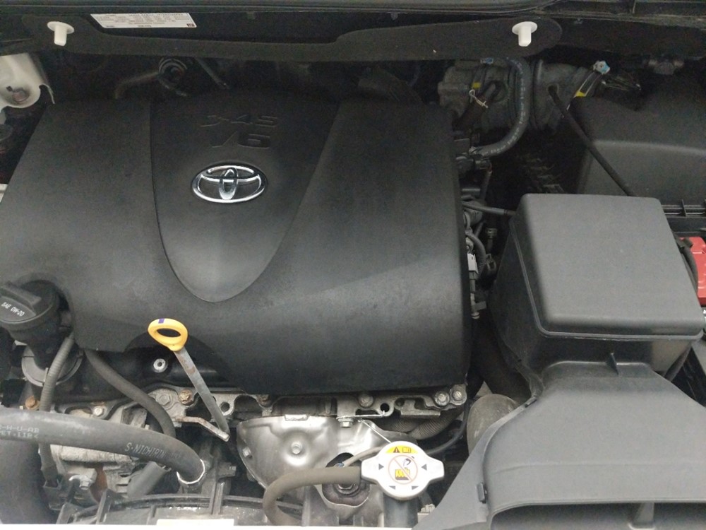 2018 Toyota Sienna - Engine
