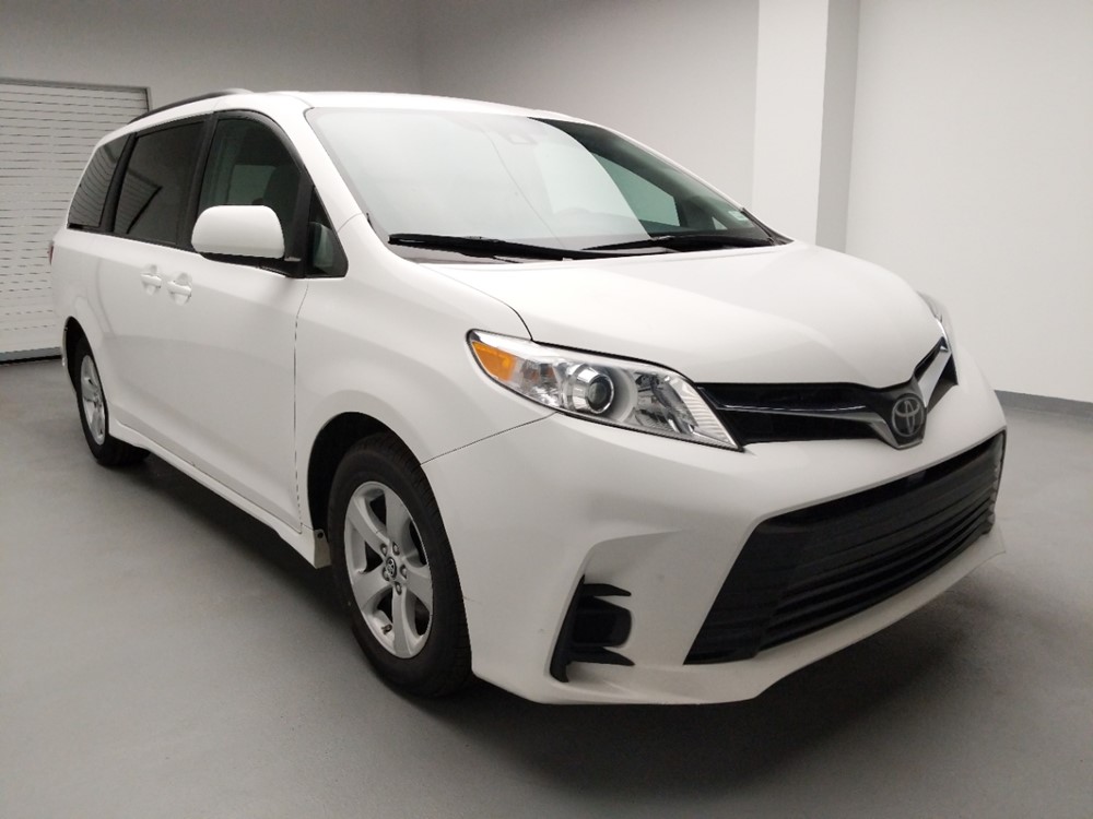 2018 Toyota Sienna - Passenger Front Bumper