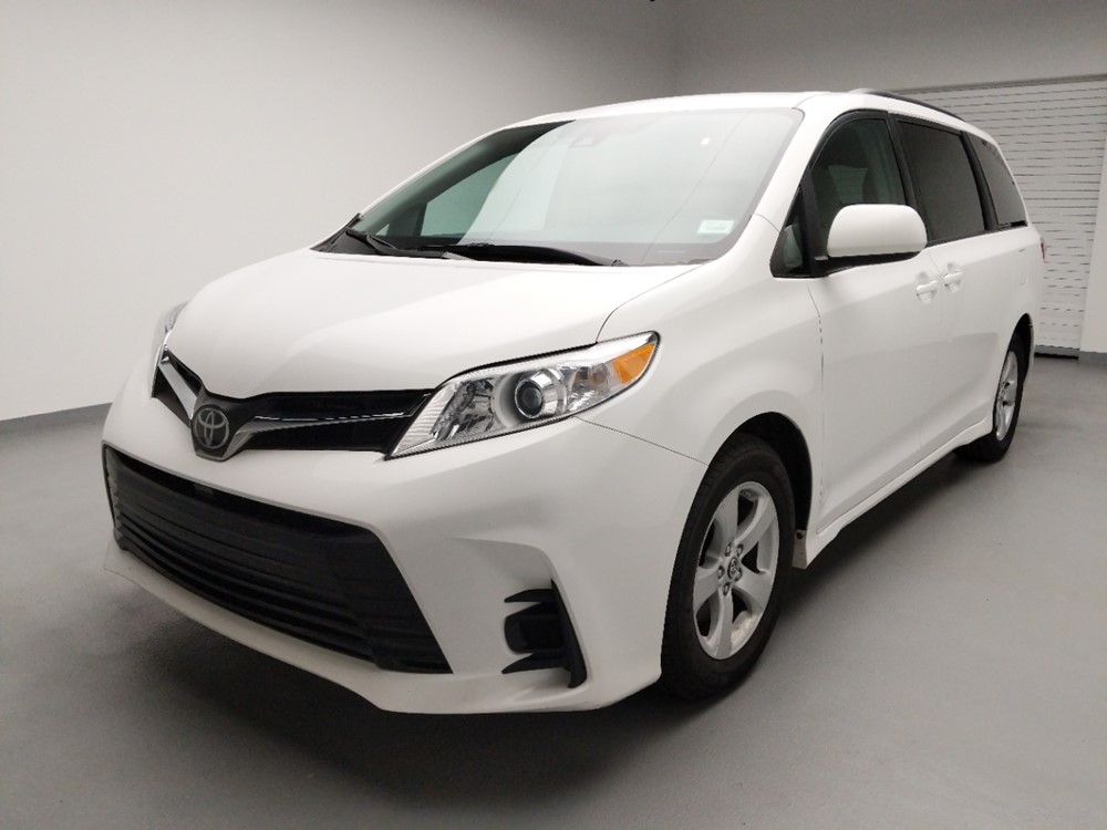 2018 Toyota Sienna - Driver Front Bumper