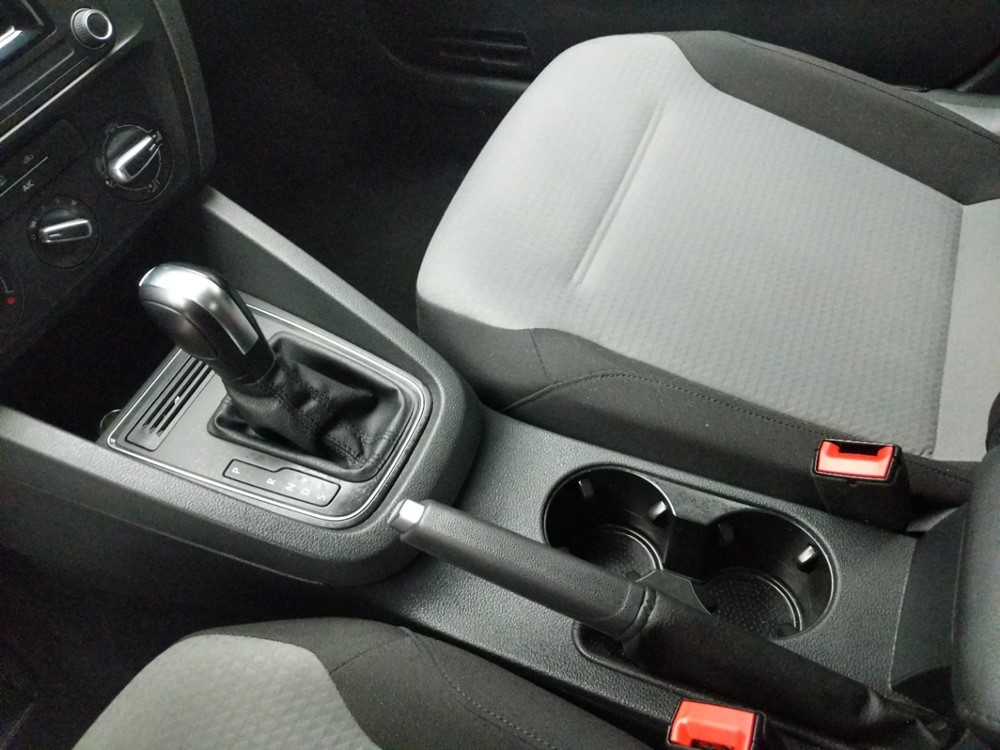 2018 Volkswagen Jetta - Center Console/Cup Holders