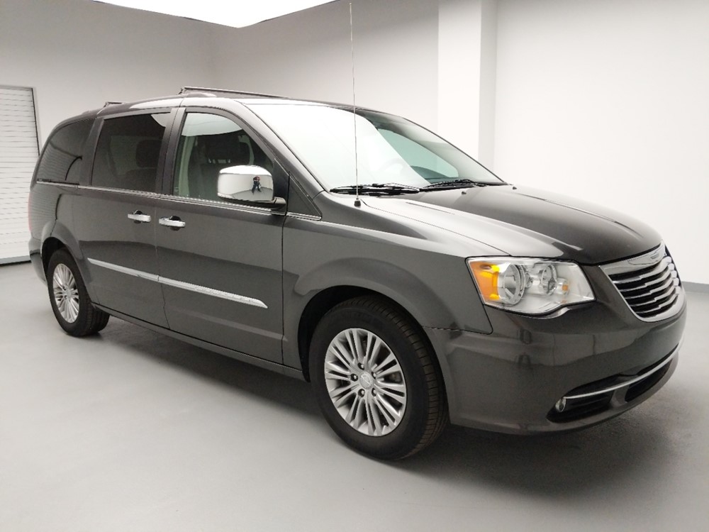 2016 Chrysler Town and Country - Passenger Front Side