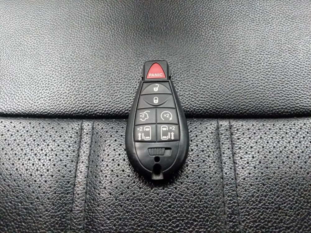 2016 Chrysler Town and Country - Keys