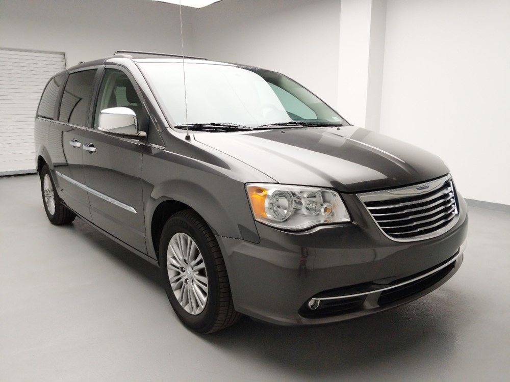 2016 Chrysler Town and Country - Passenger Front Bumper