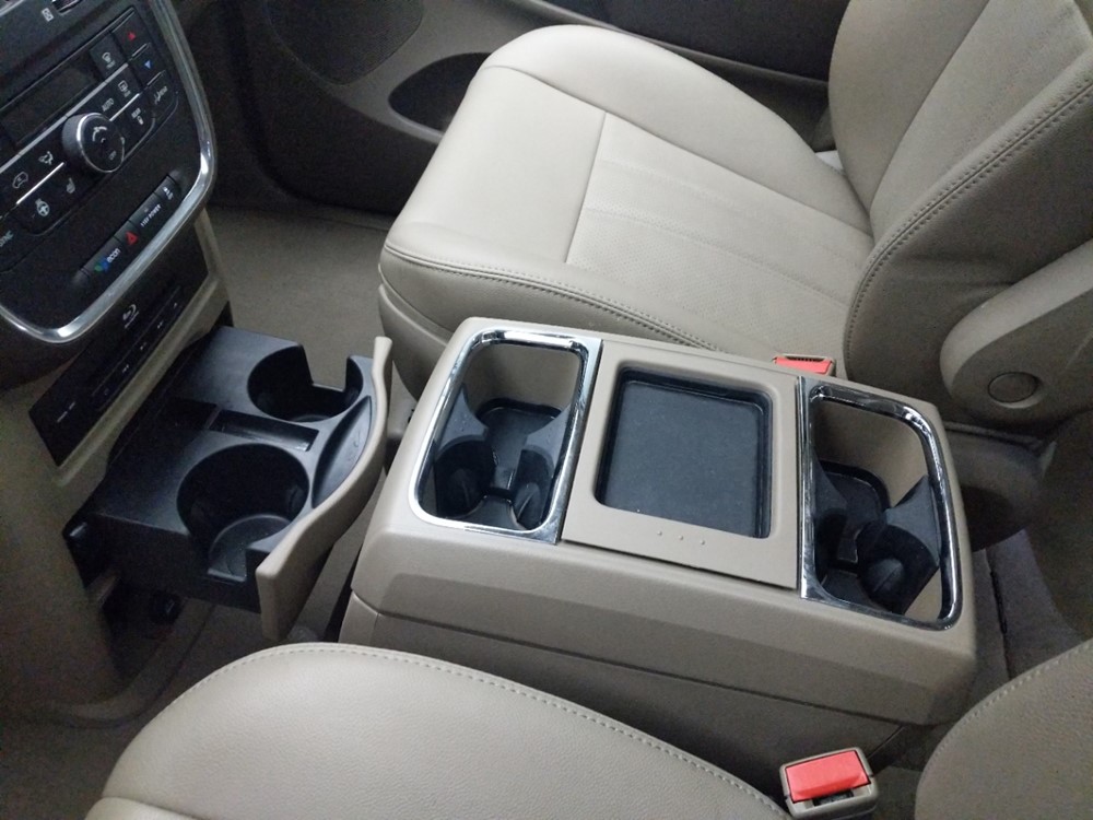2016 Chrysler Town and Country - Center Console/Cup Holders