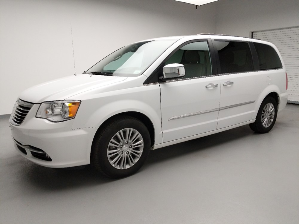 2016 Chrysler Town and Country - Driver Front Side