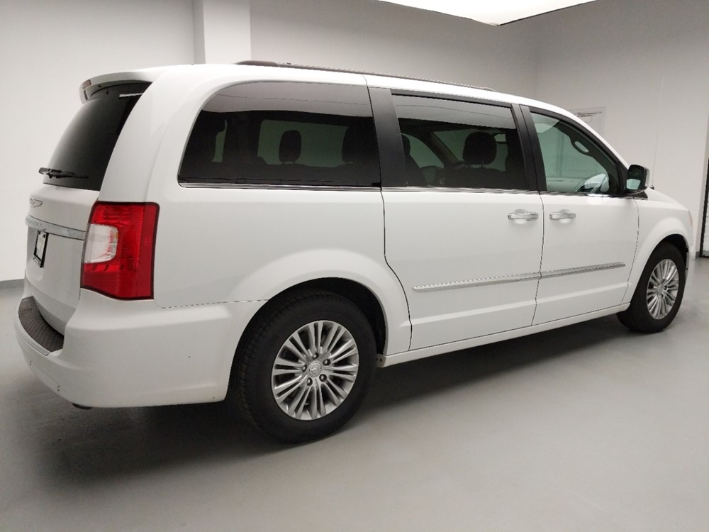 2016 Chrysler Town and Country - Passenger Rear Side