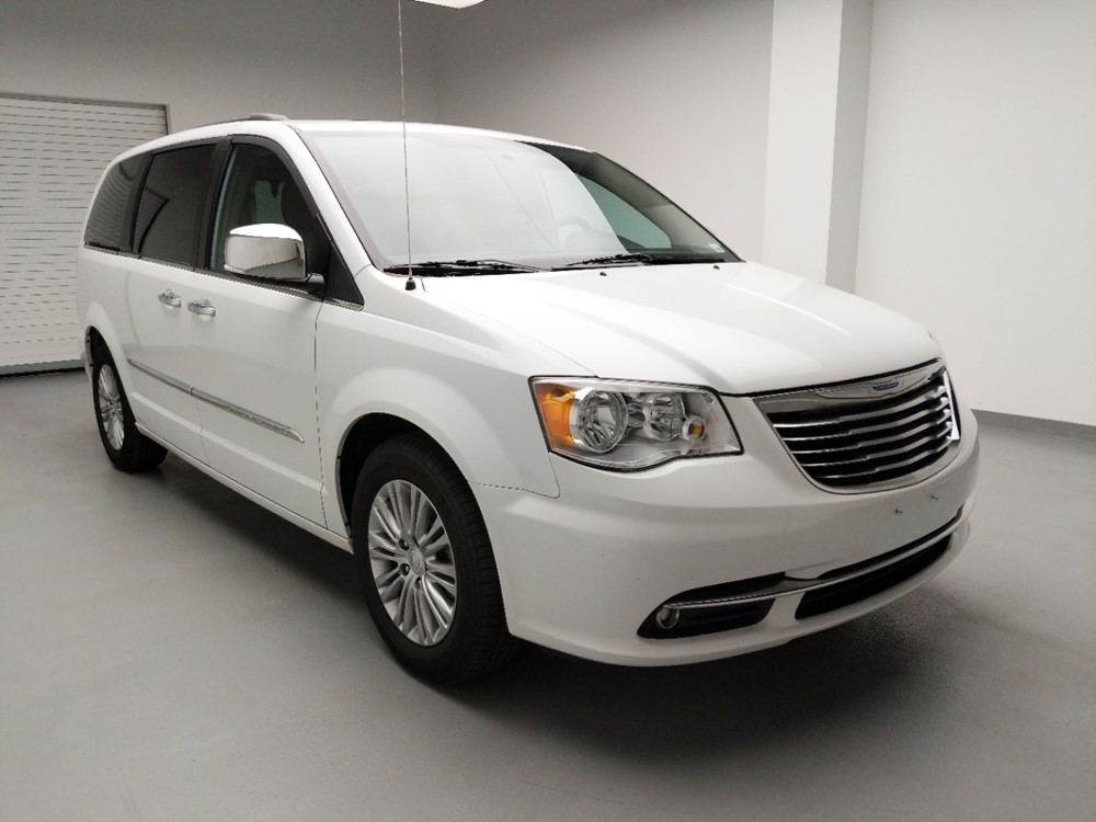 2016 Chrysler Town and Country - Passenger Front Bumper
