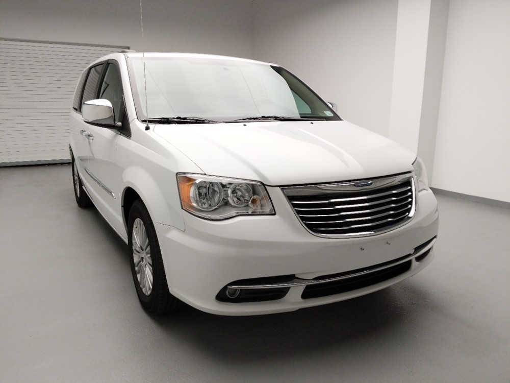 2016 Chrysler Town and Country - Passenger Front Hood