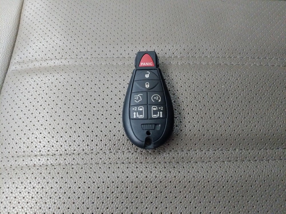2016 Chrysler Town and Country - Keys