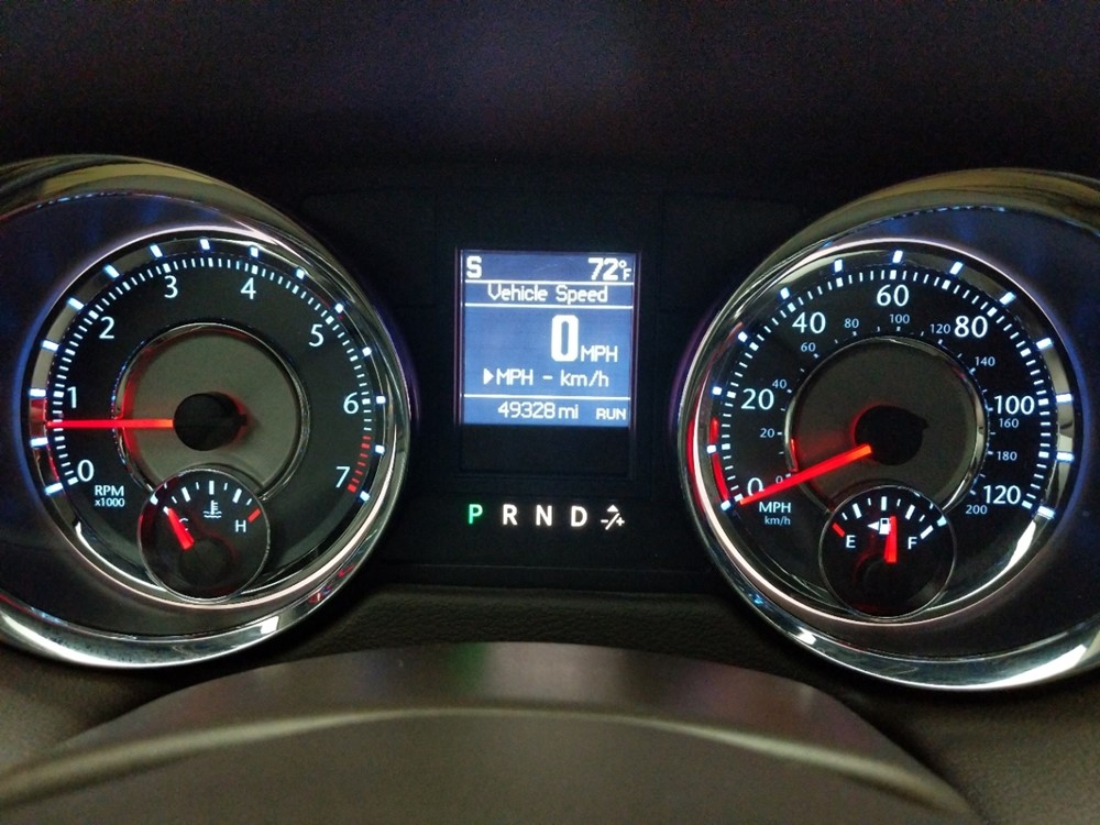 2016 Chrysler Town and Country - Odometer Close Up