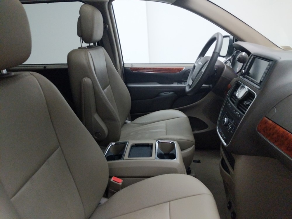 2016 Chrysler Town and Country - Passenger Front Seat
