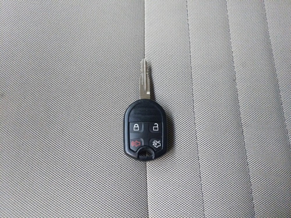 2015 Ford Taurus - Keys