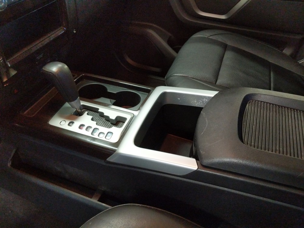 2015 Nissan Titan - Center Console/Cup Holders