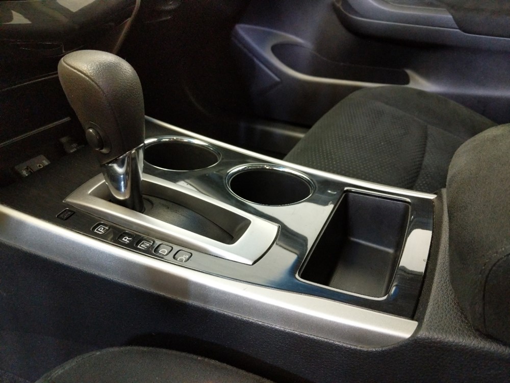 2014 Nissan Altima - Center Console/Cup Holders