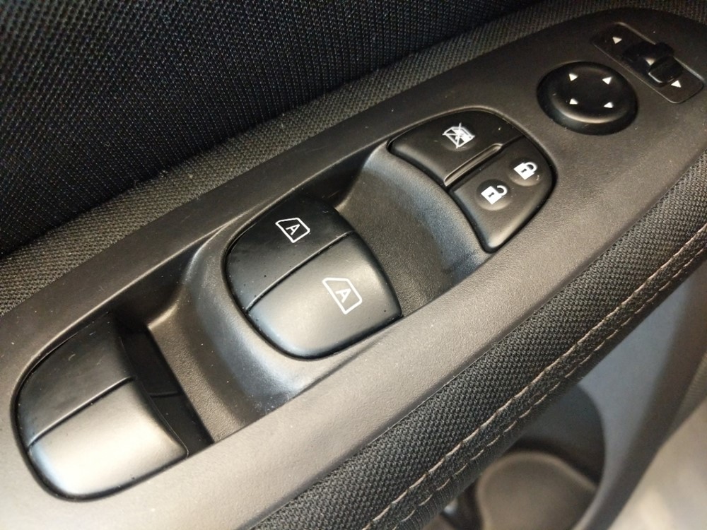 2017 Nissan Pathfinder - Driver Power Windows/Lock Control