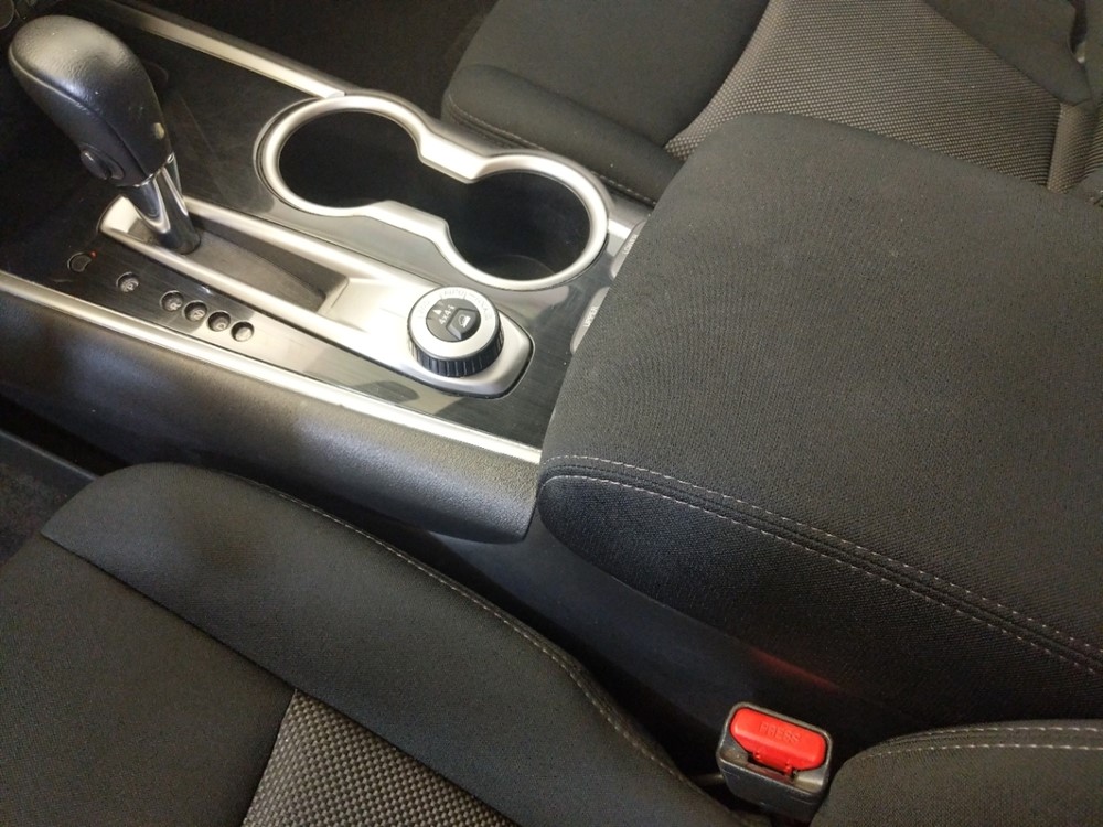 2017 Nissan Pathfinder - Center Console/Cup Holders