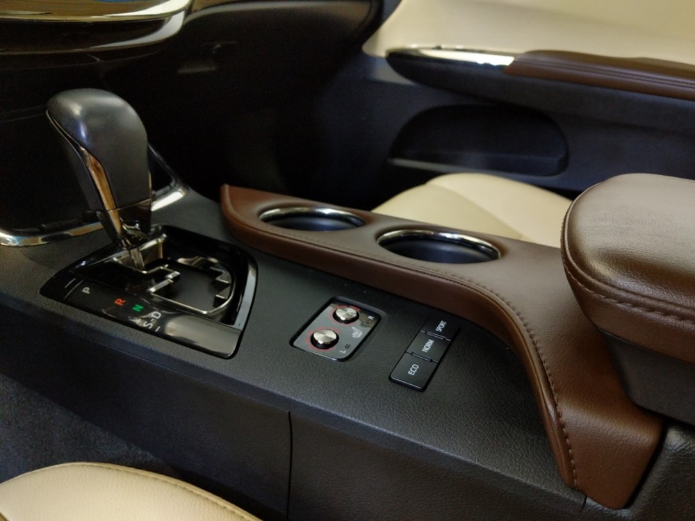 2015 Toyota Avalon - Center Console/Cup Holders