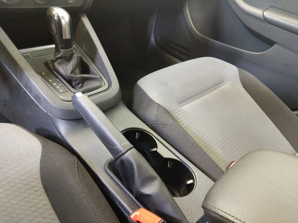 2017 Volkswagen Jetta - Center Console/Cup Holders