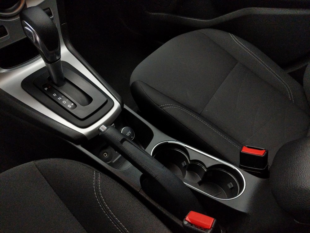 2017 Ford Fiesta - Center Console/Cup Holders
