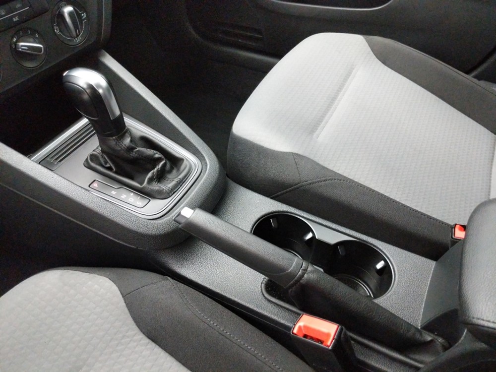2017 Volkswagen Jetta - Center Console/Cup Holders