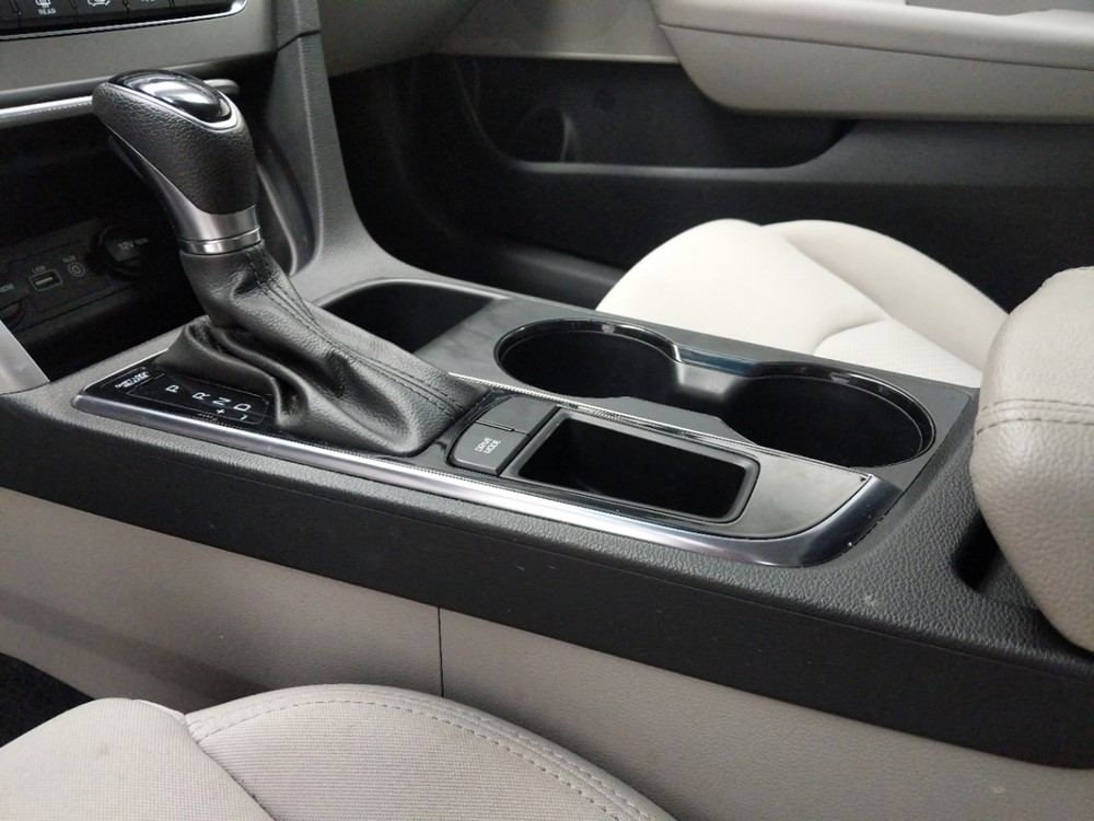 2017 Hyundai Sonata - Center Console/Cup Holders