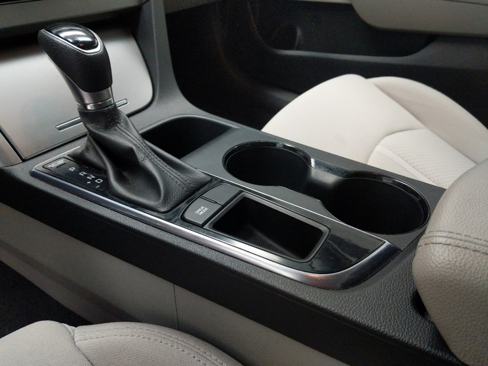 2017 Hyundai Sonata - Center Console/Cup Holders