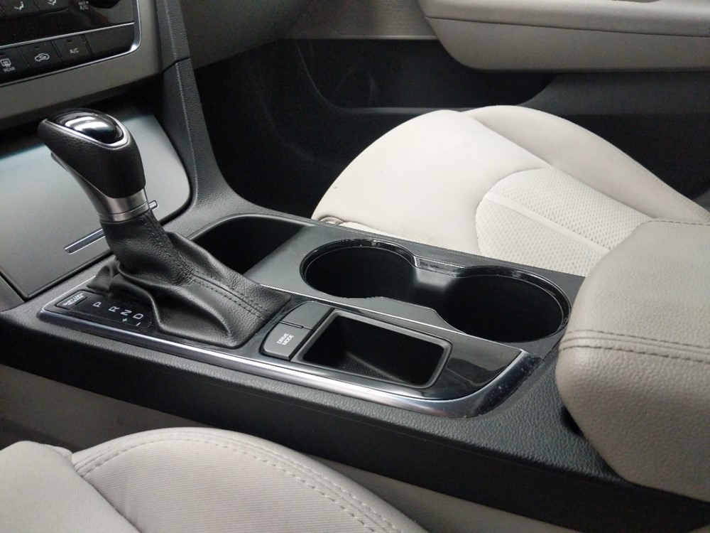 2017 Hyundai Sonata - Center Console/Cup Holders