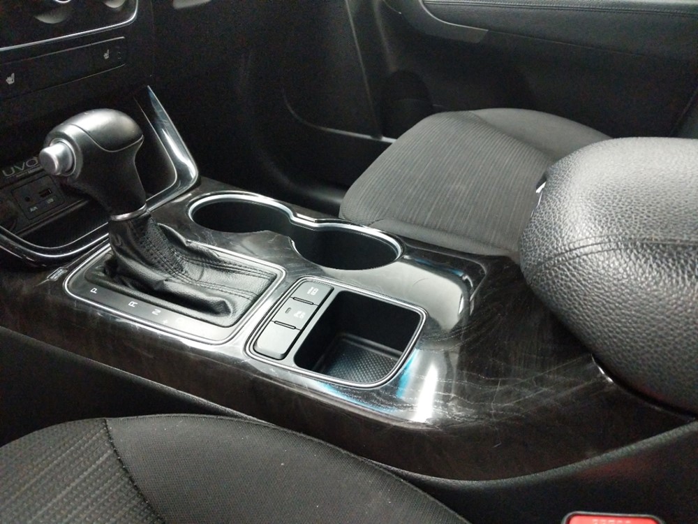 2014 Kia Sorento - Center Console/Cup Holders