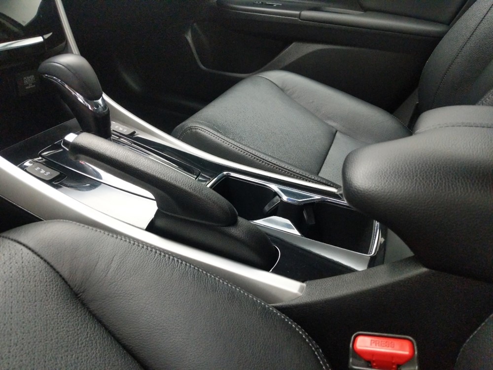 2016 Honda Accord - Center Console/Cup Holders