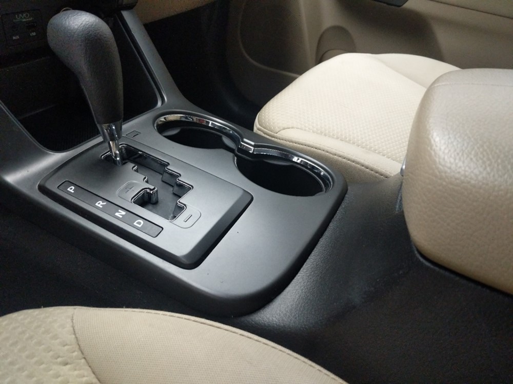 2013 Kia Sorento - Center Console/Cup Holders
