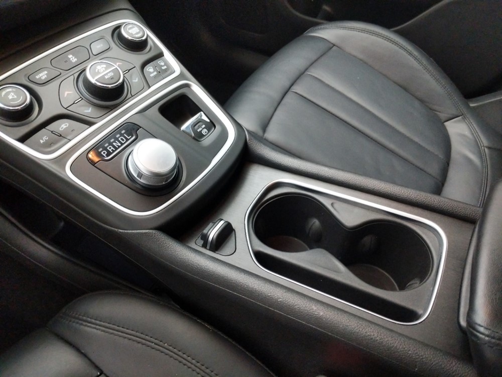 2017 Chrysler 200 - Center Console/Cup Holders